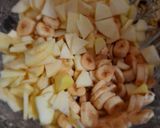 A picture of step 1 of Fruit Cream with nuts.