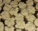 Foto langkah ke 6 dari resep Kue Sagu Keju.