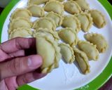 Foto langkah ke 2 dari resep Pastel Abon Mini.