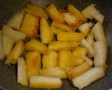 Foto del passaggio 2 della ricetta Peperoni con platano e manioca croccante
