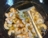 Foto langkah ke 3 dari resep Kacang Mede Goreng.