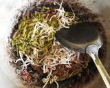 Foto langkah ke 4 dari resep Tumis Teri Bunga Pepaya.