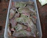 Foto del paso 1 de la receta: Chuletas de atún adobadas y a la plancha con ensalada