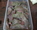 Foto del paso 1 de la receta: Chuletas de atún adobadas y a la plancha con ensalada