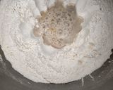 Foto del paso 2 de la receta: Base de pizza (tipo pan)
