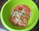 Foto del paso 1 de la receta Bocadillo de pata asada y tomate aliñado