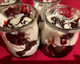 Foto del paso 7 de la receta: Crema de queso con reducción de frutos rojos y crumble de chocolate