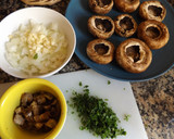 Foto del paso 1 de la receta: Champiñones rellenos a la parrilla