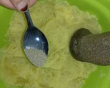 Foto langkah ke 3 dari resep Perkedel kentang homemade.