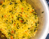 A picture of step 7 of Methi mutter pulao.