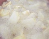 Foto del paso 3 de la receta: Pollo con patatas en salsa de queso