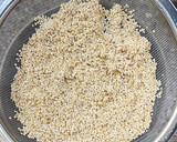 Foto del paso 1 de la receta: 🐟Medallones de merluza, quinoa y acelga al horno 🐟