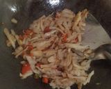 Foto langkah ke 4 dari resep Jamur tumis pedas.