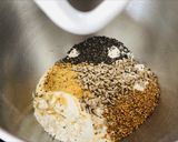 Foto langkah ke 2 dari resep Seedy Sandwich Bread (Roti tawar gandum dan biji2an).