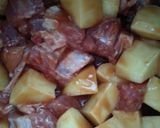 รูปขั้นตอนการทำที่ 2 ของ ซี่โครงหมูตุ๋นมันฝรั่งน้ำแดง