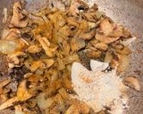 A picture of step 4 of Salisbury steaks/ hamburger steaks.