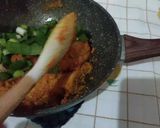 Foto langkah ke 4 dari resep Resep Pepes ayam daun kemangi (empuk,pedas, gurih).