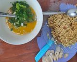 Foto langkah ke 2 dari resep Omelette Indomie.