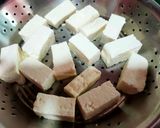 তিল ও কাজু বাটা দিয়ে পনির(teel o kaju bata diye paneer recipe in Bengali) রেসিপি ধাপ - 1 ছবি