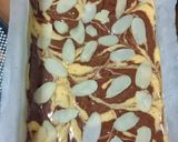 Foto langkah ke 4 dari resep Pumpkin Marbled Cake.