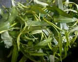 Hình bước làm 1 của món Bò xào rau muống