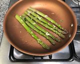 Foto del paso 3 de la receta: Salmón al limón con albahaca