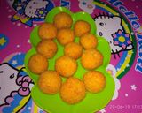 Foto langkah ke 2 dari resep Banana chocolate balls.