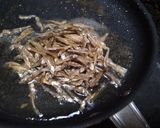 Foto langkah ke 1 dari resep Tumis T3 Tempe Teri Terong bumbu iris simple.