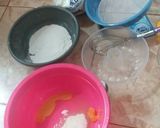 Foto langkah ke 2 dari resep Bolu kukus pandan tanpa mixer.