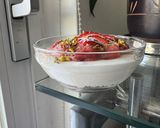 Foto del passaggio 6 della ricetta Cheesecake allo Yogurt e Copertura di Fragole al Marsala