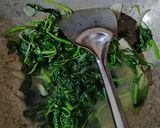 Foto langkah ke 5 dari resep Tumis bayam.