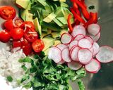 Hình bước làm 2 của món Salad Nui Trộn Ức Gà Xé, Rau Củ & Sữa Chua Healthy