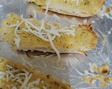 A picture of step 3 of Cheese Garlic bread.
