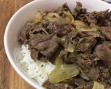 Foto langkah ke 7 dari resep Gyudon (Beef Bowl) Simple mirip Yoshinoya.