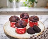 Foto langkah ke 4 dari resep Chocolate Muffin with Oreo - no mixer.