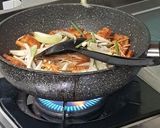 รูปขั้นตอนการทำที่ 5 ของ หมูสามชั้นผัดพริกแกงพะแนง