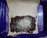 Foto langkah ke 2 dari resep Choco Cheese Puff Pastry Twists.