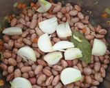 Foto del paso 3 de la receta Judías pintas con chorizo y tocino