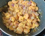 A picture of step 6 of Prawns curry.