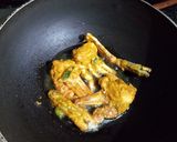 A picture of step 2 of Crab fry.