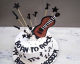 A picture of step 4 of Birthday cake music theme top on fondant guitar 🎸🎸🎸.