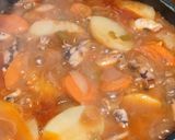 Foto del paso 4 de la receta: Calamares Guisados con Patatas y Zanahorias