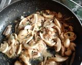 A picture of step 3 of Mushroom pepper fry.
