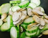 Hình bước làm 5 của món Mướp Xào Nấm Rơm