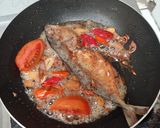 Foto langkah ke 3 dari resep Tumis Ikan Asin peda.