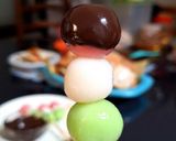 Foto langkah ke 6 dari resep Mochi Dango Saus Cokelat.