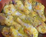 Foto del paso 8 de la receta Muslos de pollo en salsa de limón, azafrán y ajos tiernos