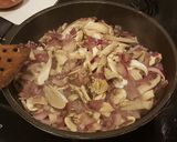 Foto del paso 4 de la receta: Calamarcitos encebollados con Gandules verdes y Setas