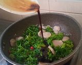 Foto langkah ke 5 dari resep Tumis Kale Bakso.