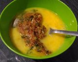 Foto langkah ke 3 dari resep Telur dadar kornet wortel.